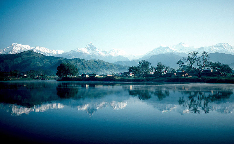 800px-Pokhara_and_Phewa_Lake